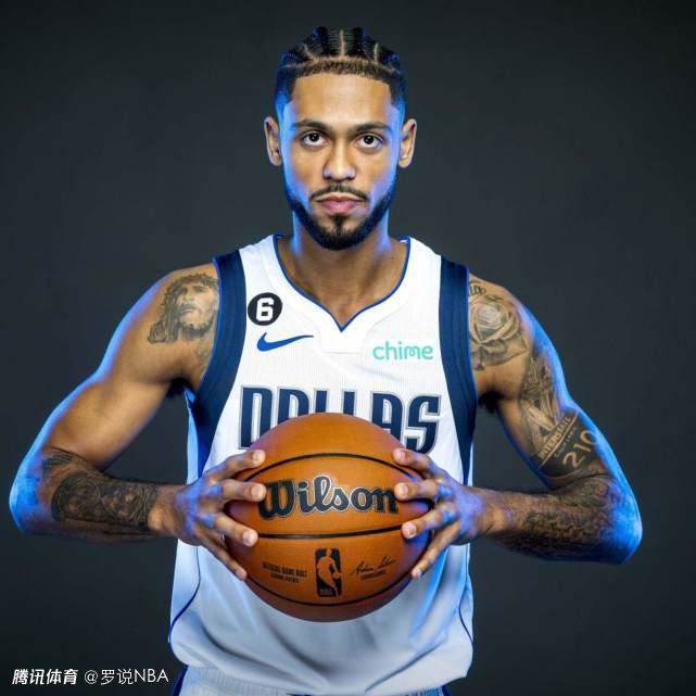 快乐的裸露女