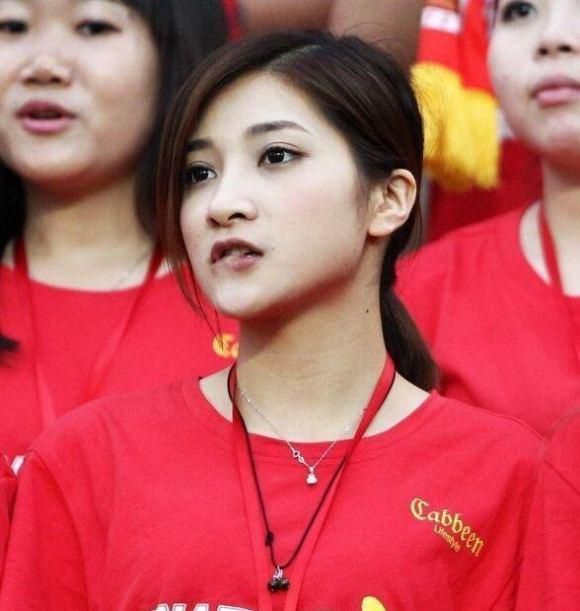 大坤坤戳桃子